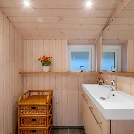With Pool And Sauna Near The North Sea Feriehus *